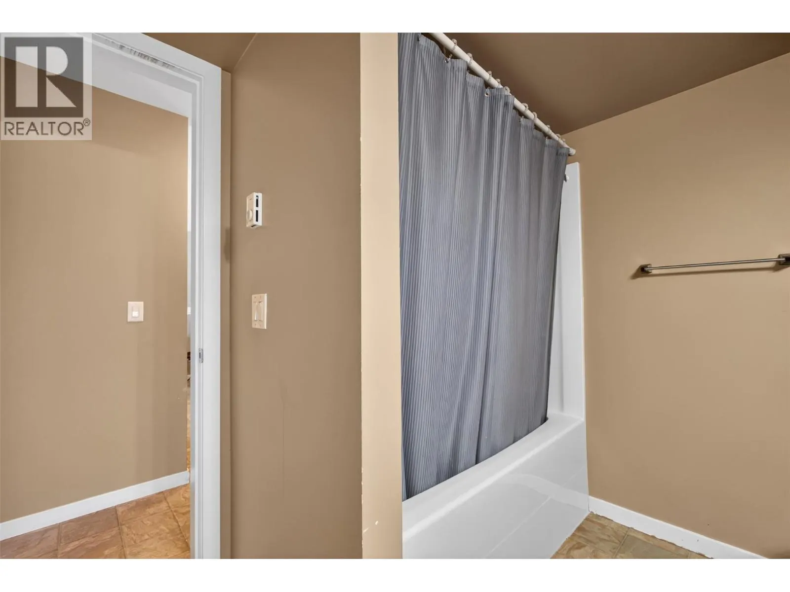 135 Ziprick Road Unit# 204