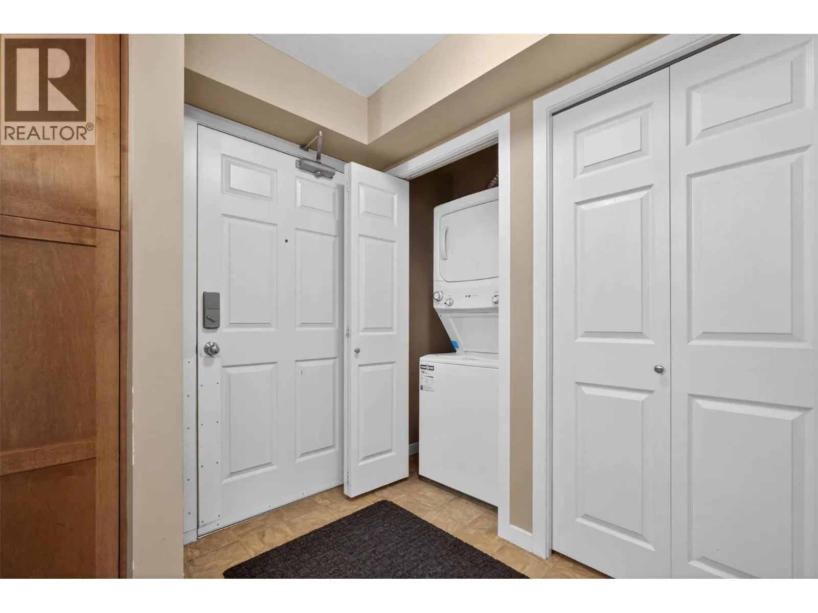 135 Ziprick Road Unit# 204