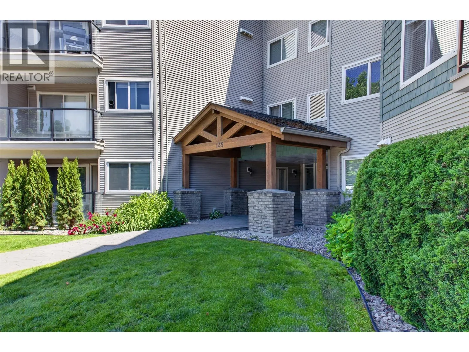 135 Ziprick Road Unit# 204