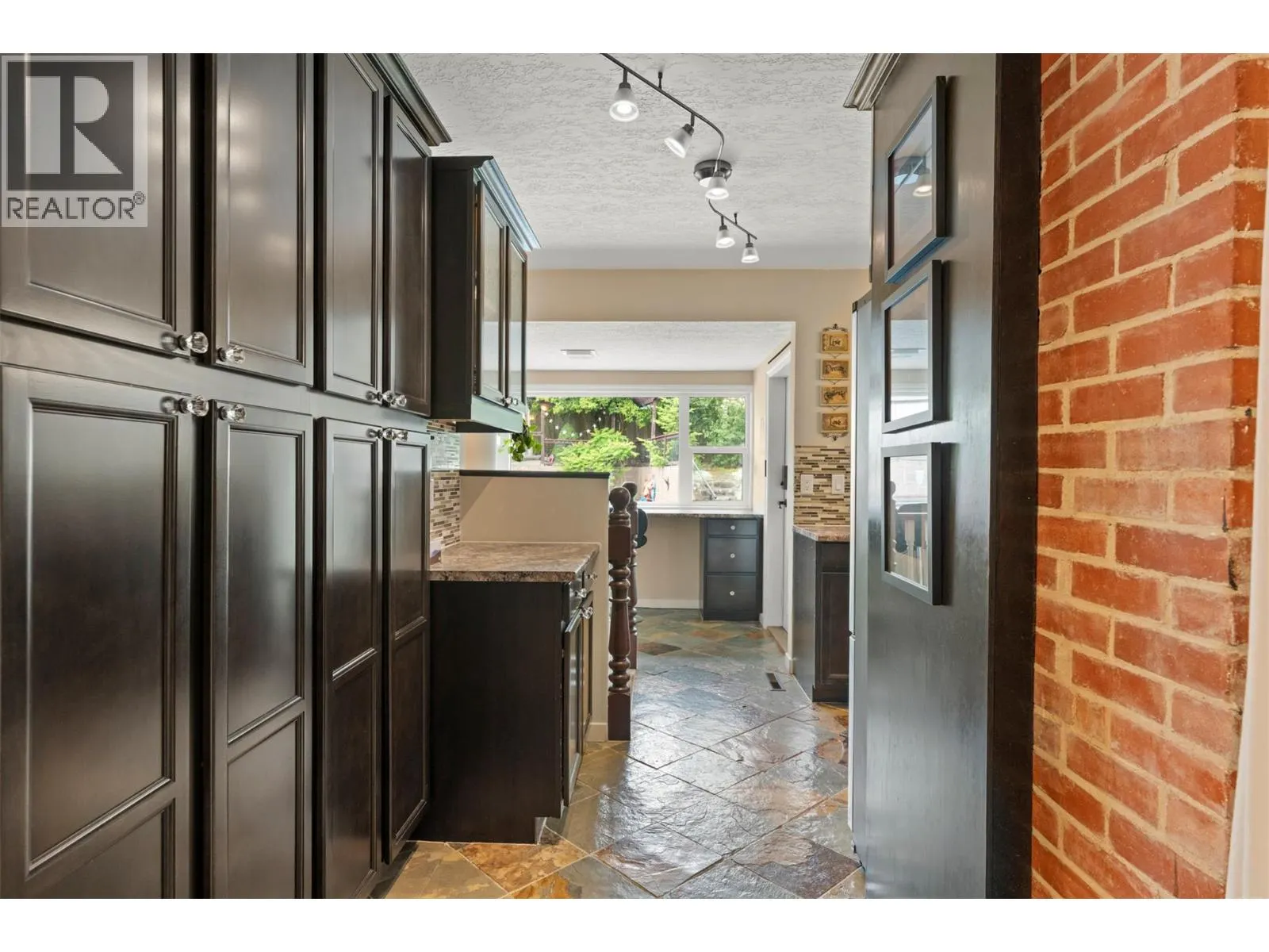 4105 Pleasant Valley Road