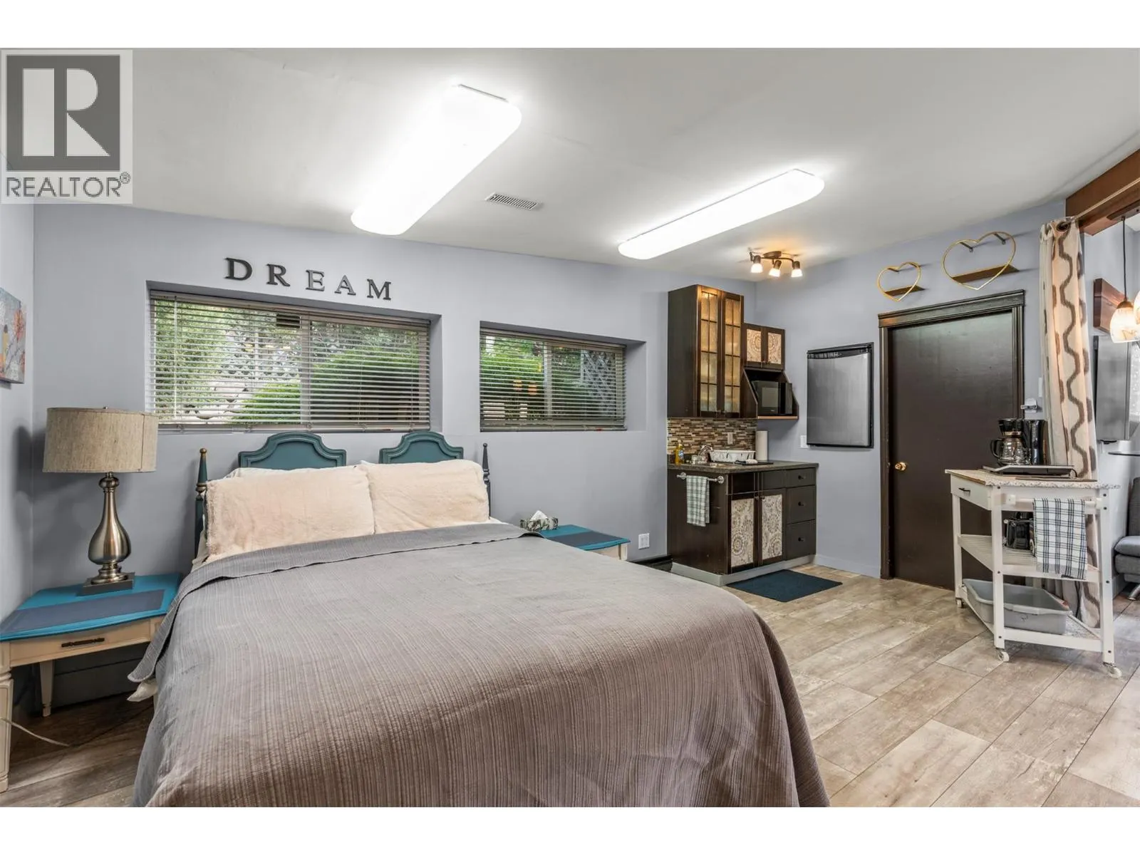 4105 Pleasant Valley Road