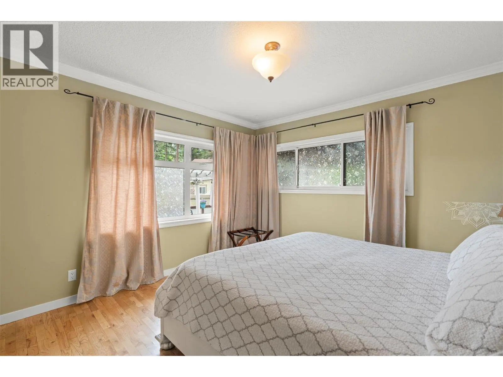 4105 Pleasant Valley Road