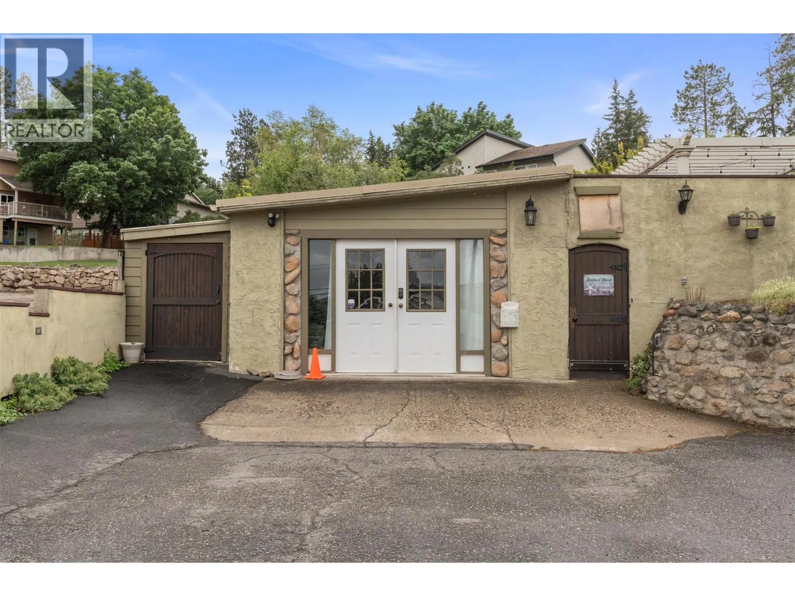 4105 Pleasant Valley Road