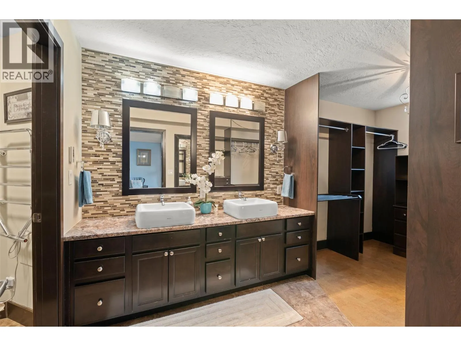 4105 Pleasant Valley Road