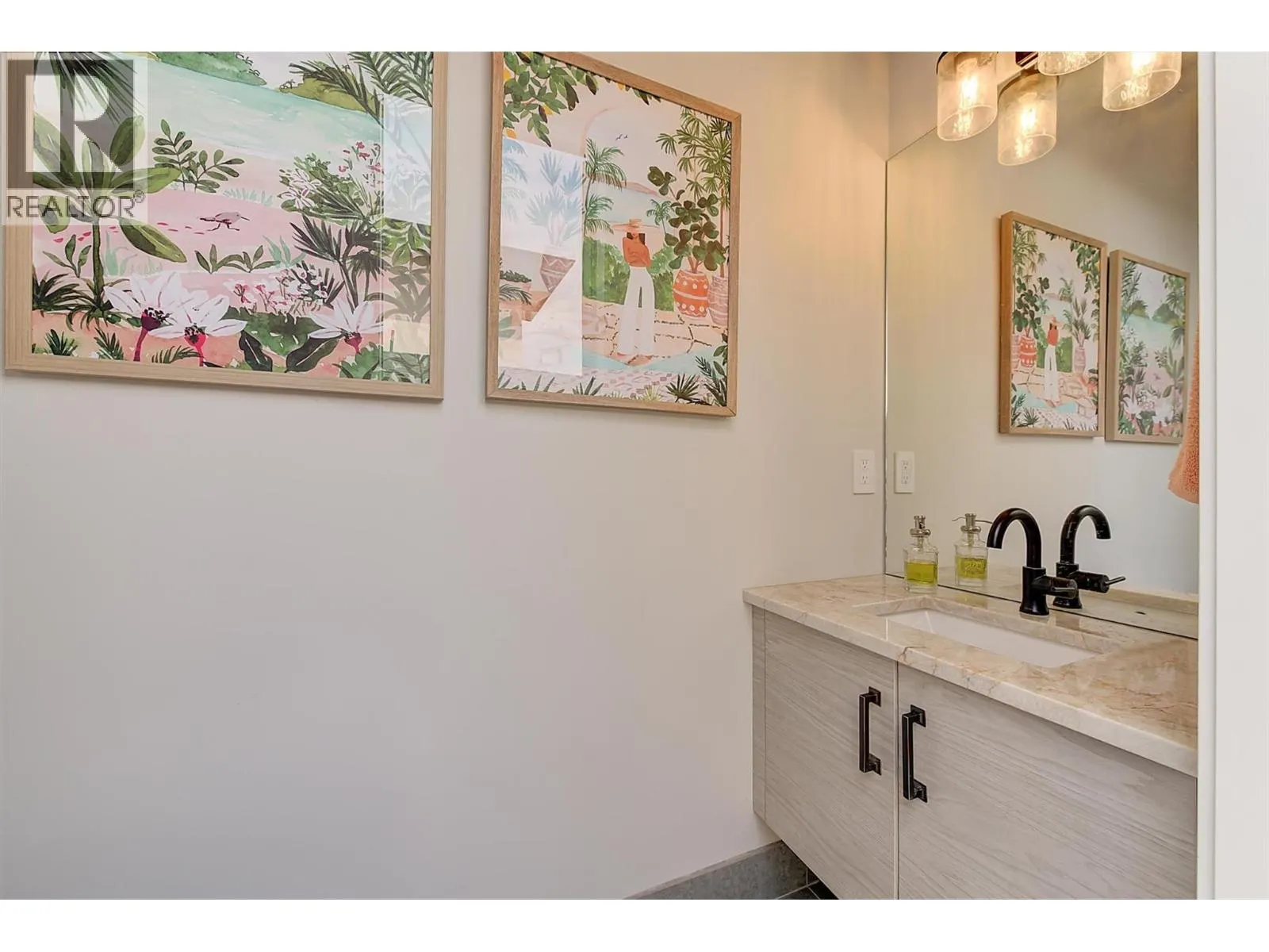 1612 Vincent Place