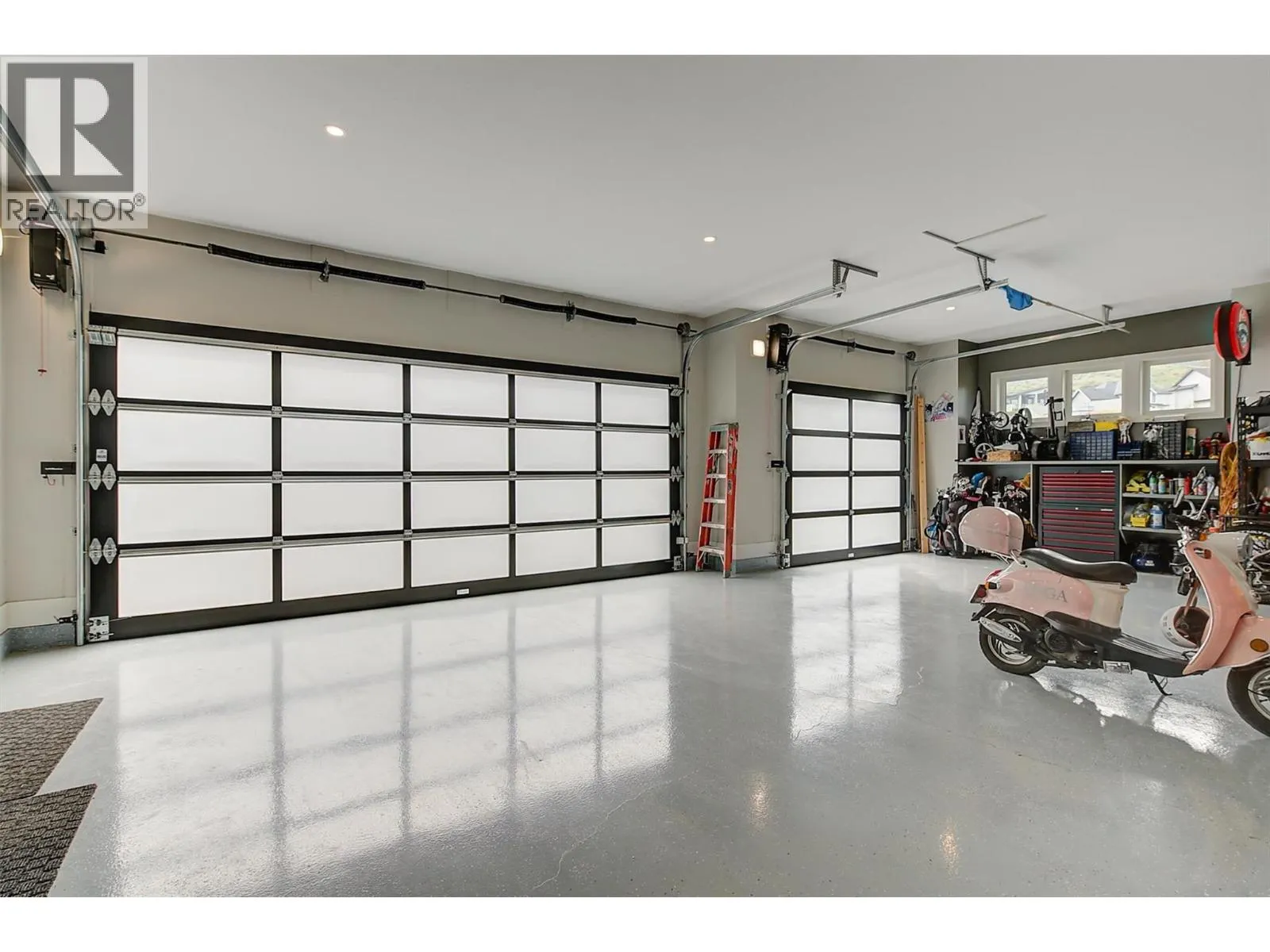 1612 Vincent Place
