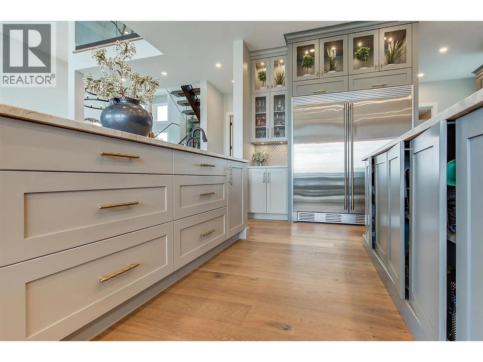 1612 Vincent Place