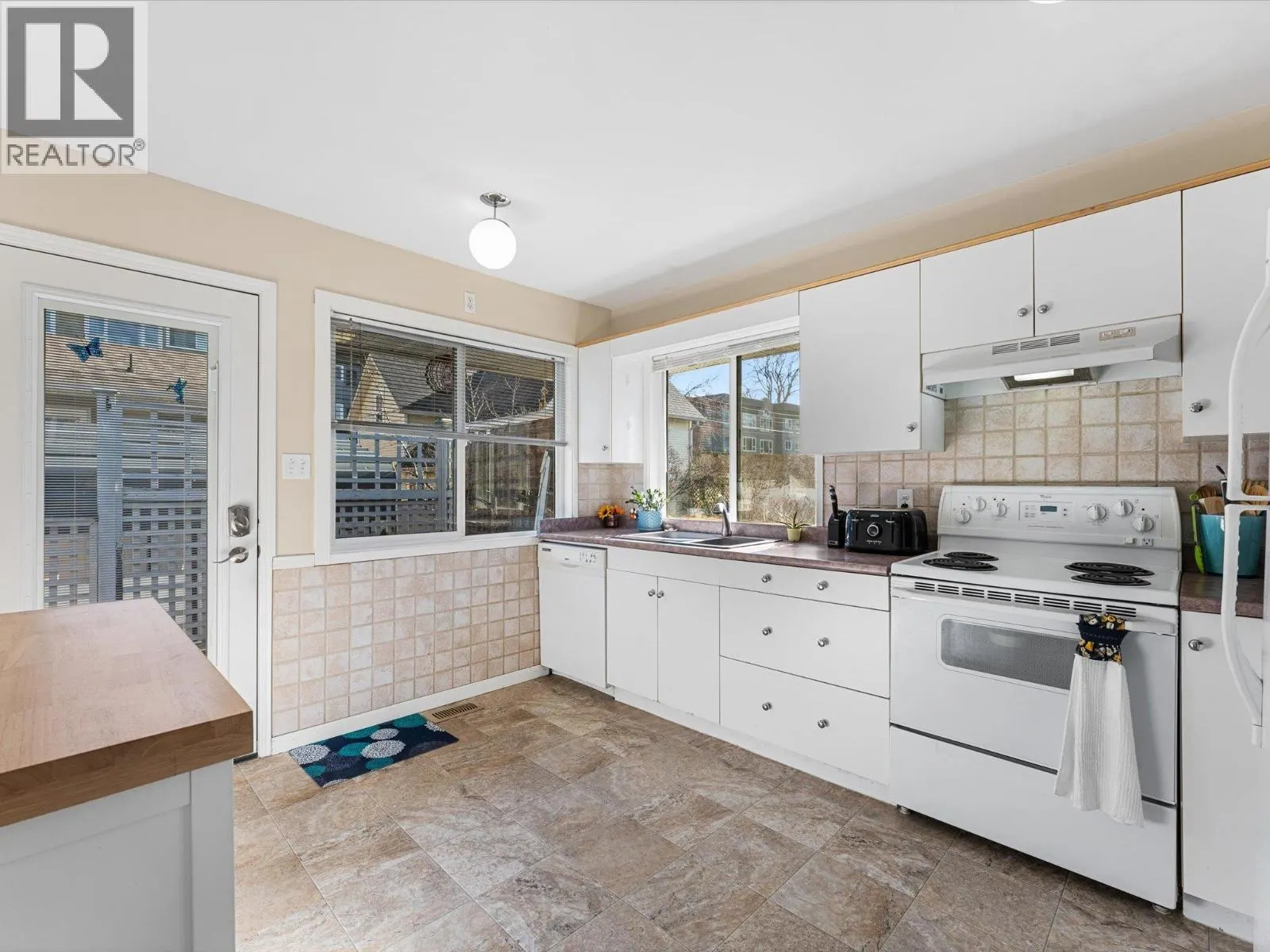 1945/1947 Bowes Street