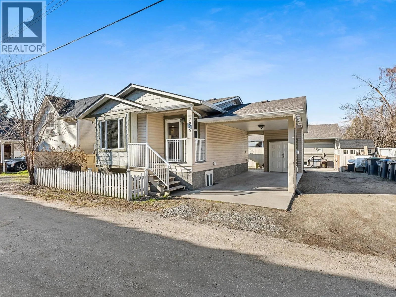 1945/1947 Bowes Street