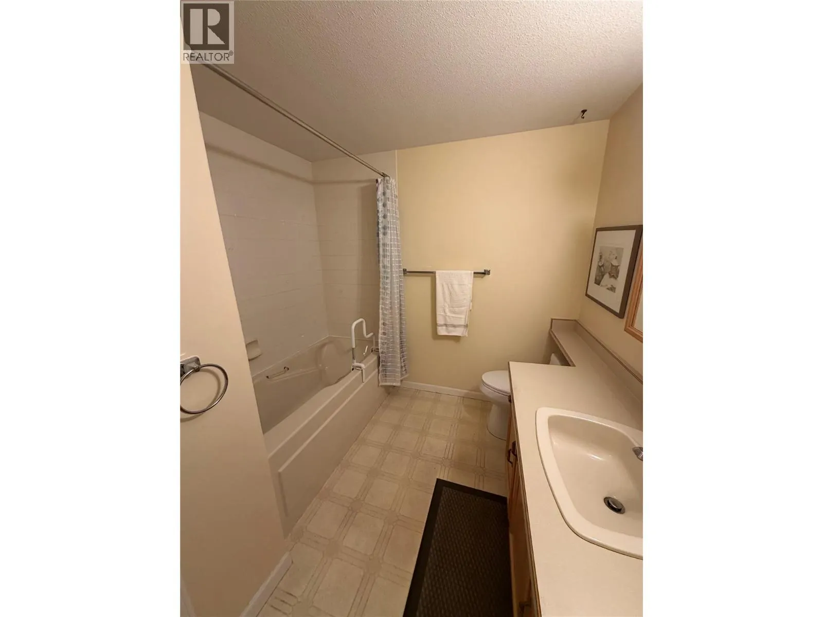 945 Lawrence Avenue Unit# 103