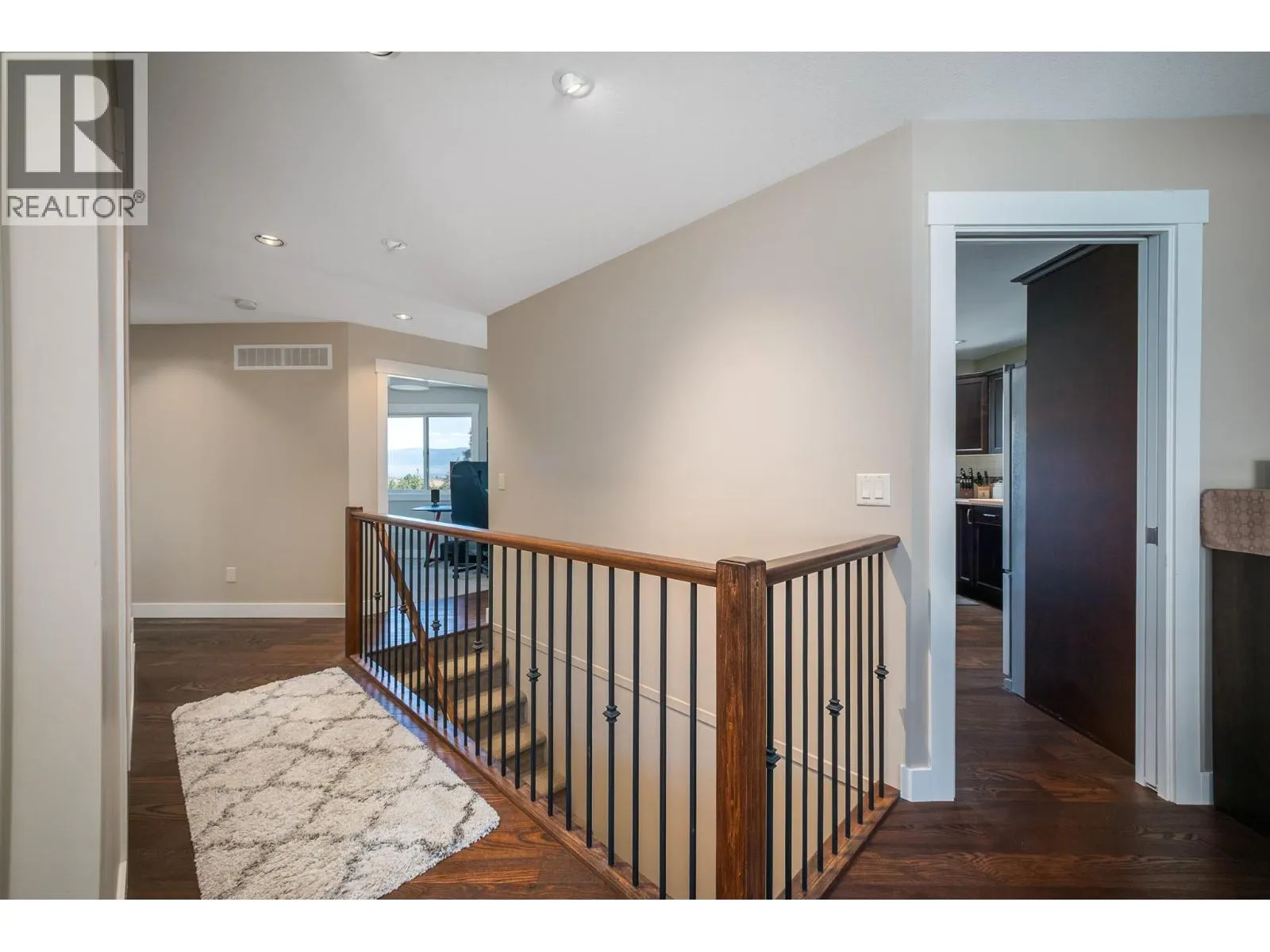 1915 Rosealee Lane