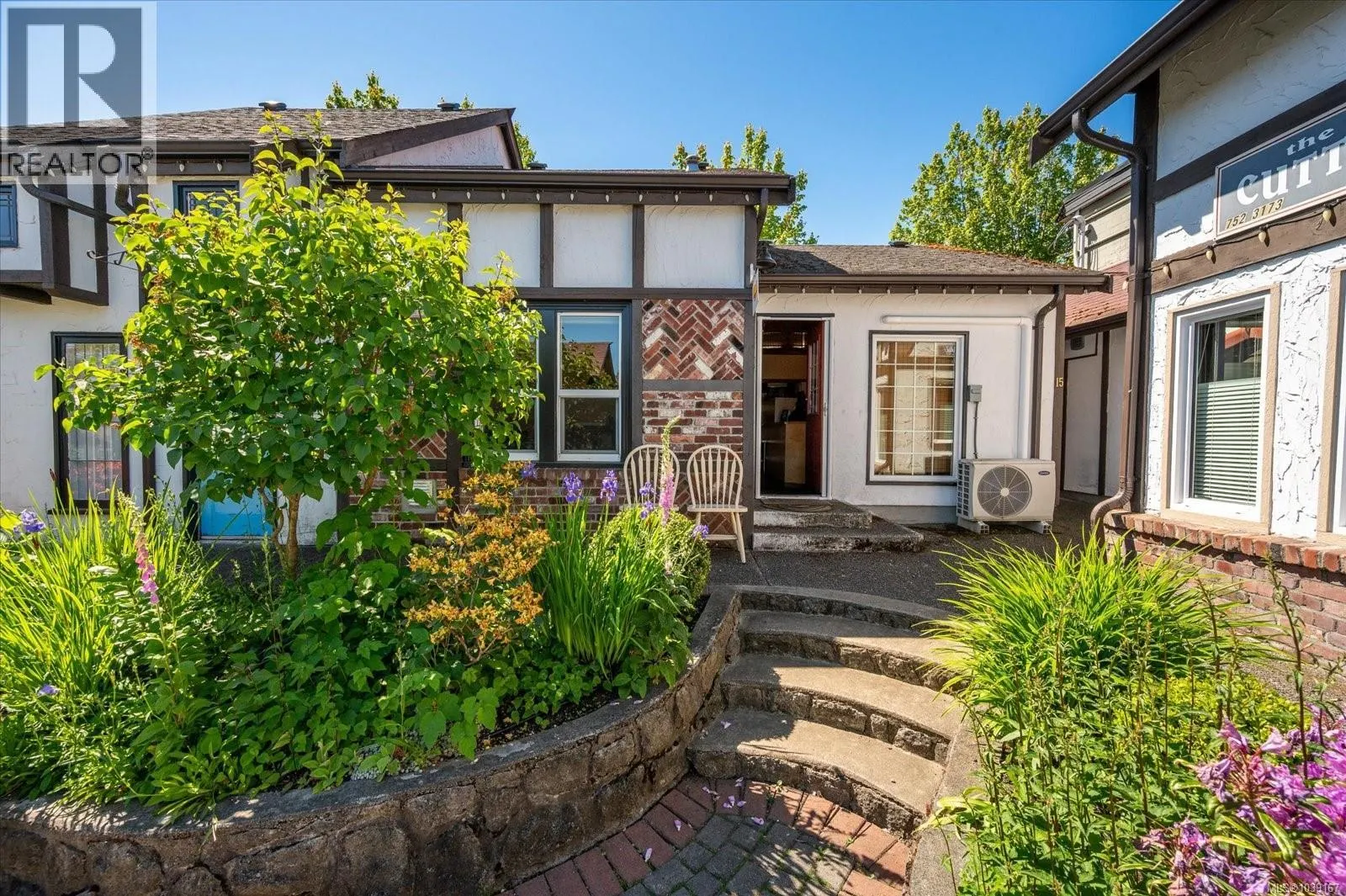 14&15 221 Second Ave W
