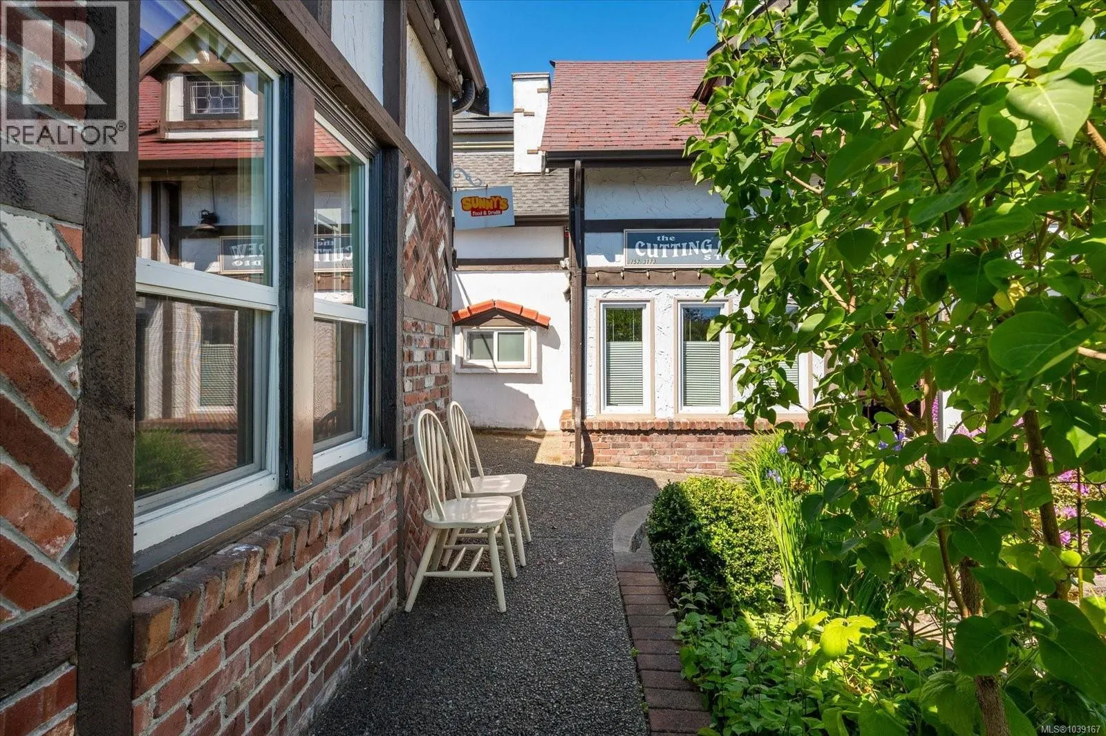 14&15 221 Second Ave W
