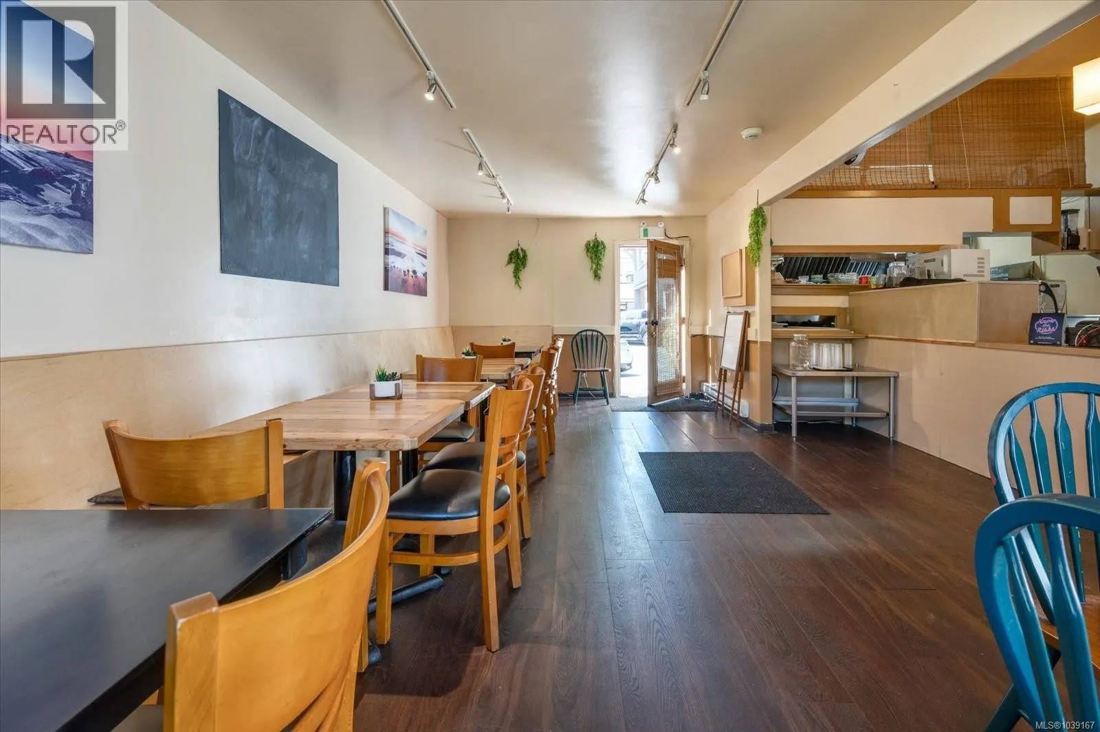 14&15 221 Second Ave W