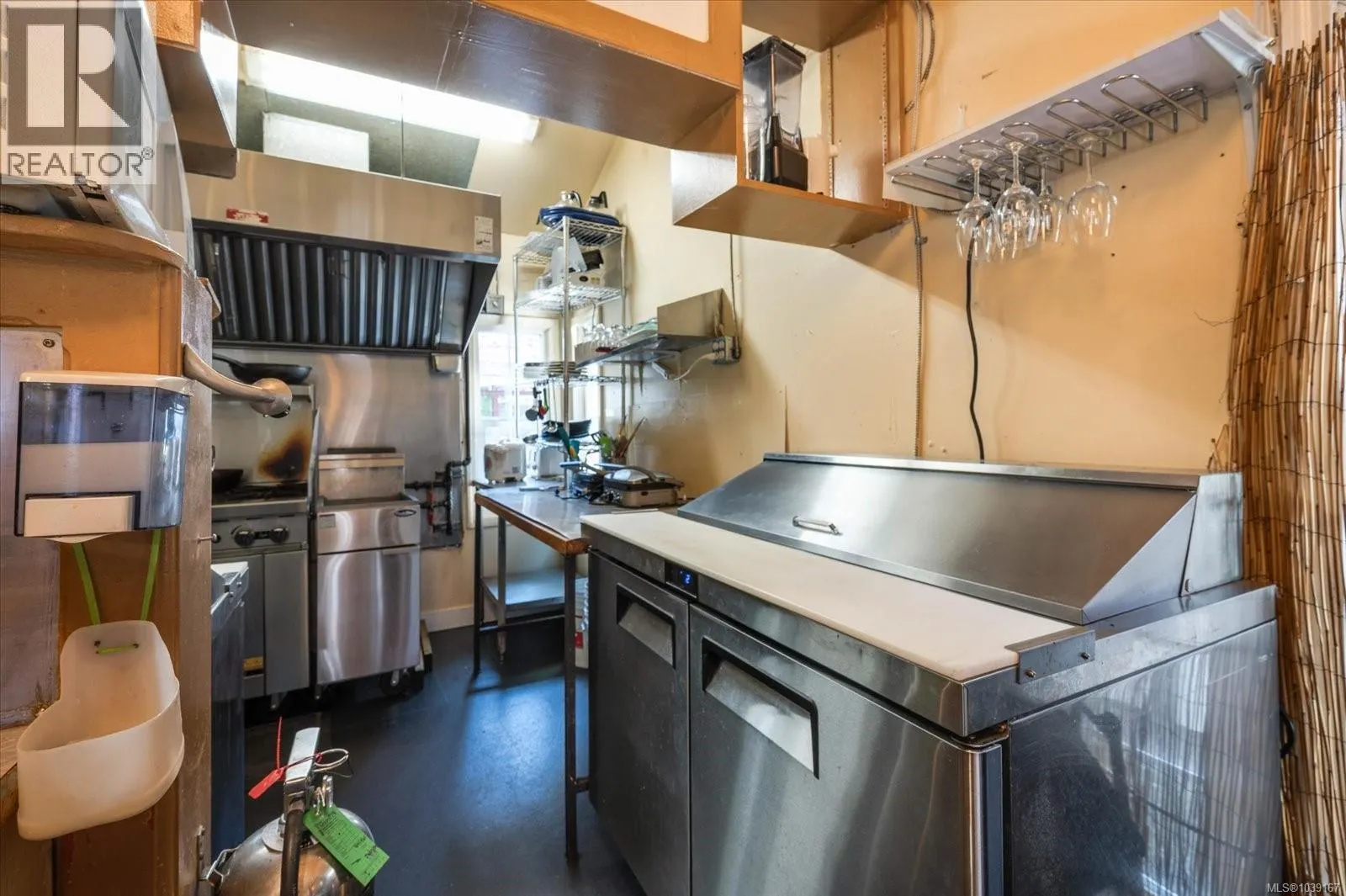 14&15 221 Second Ave W