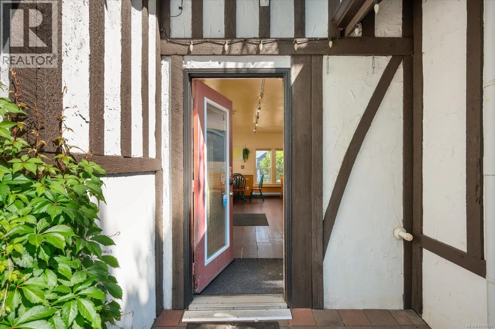 14&15 221 Second Ave W