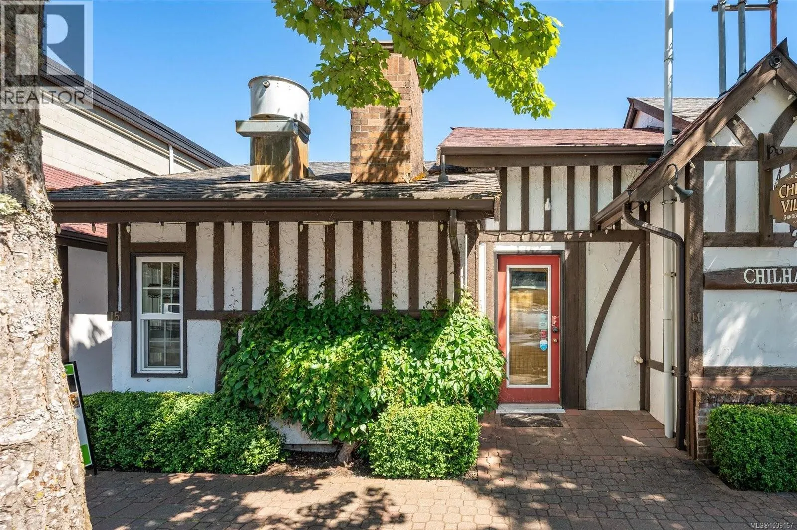 14&15 221 Second Ave W