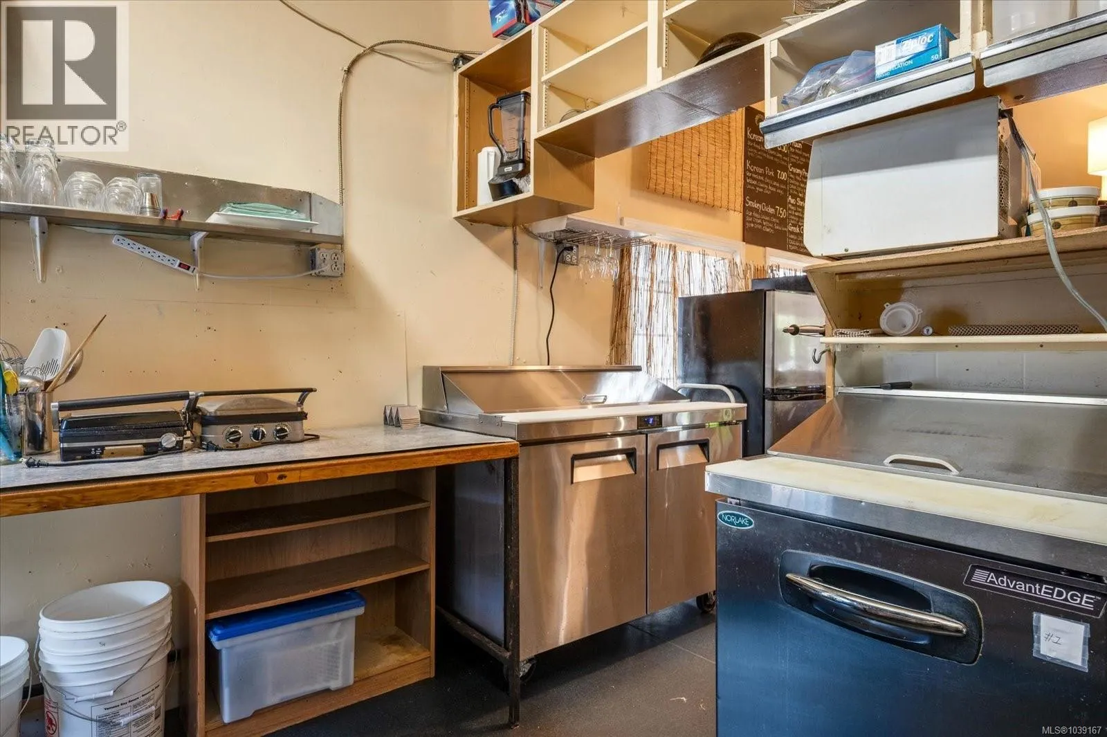 14&15 221 Second Ave W