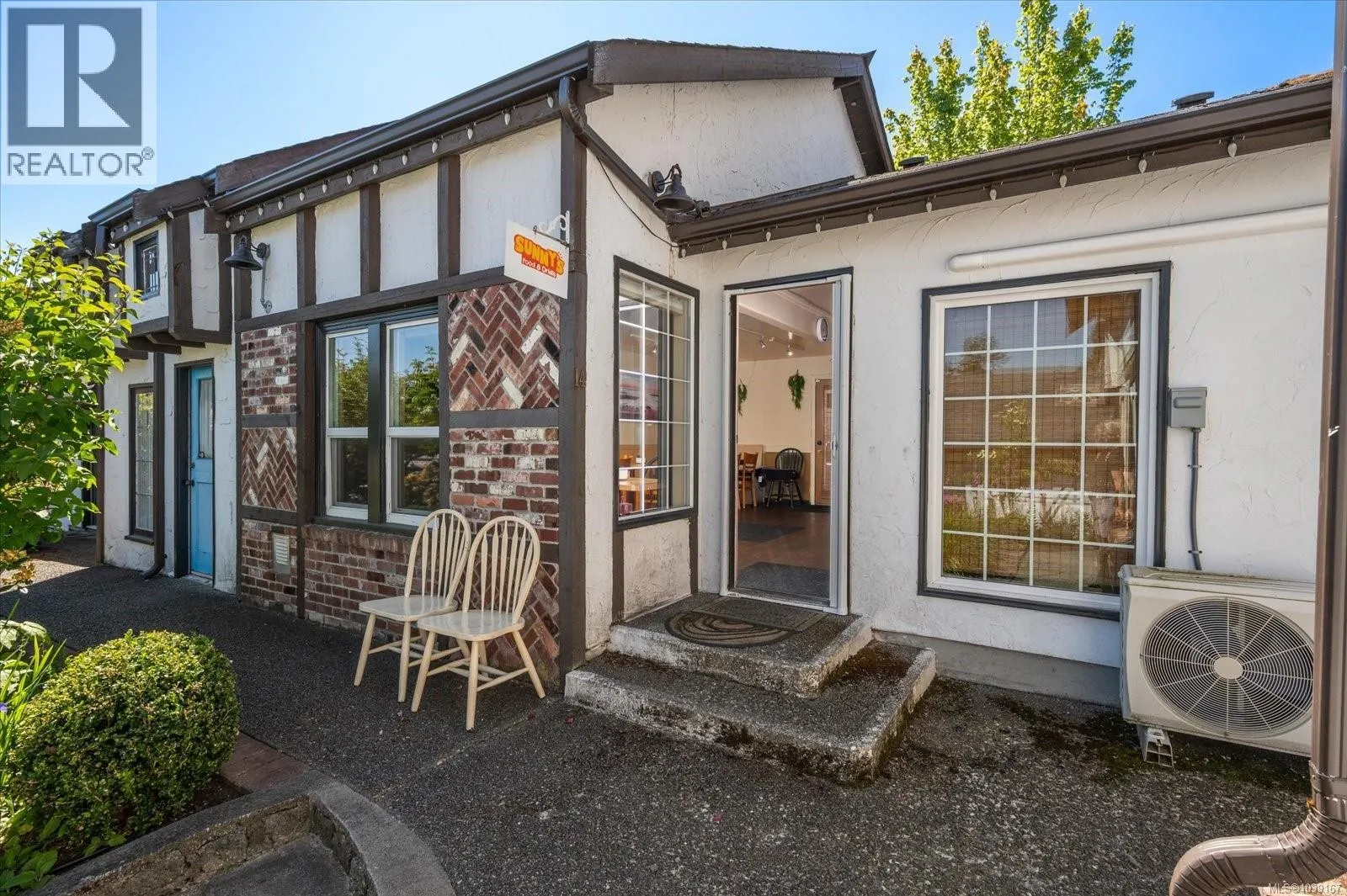 14&15 221 Second Ave W