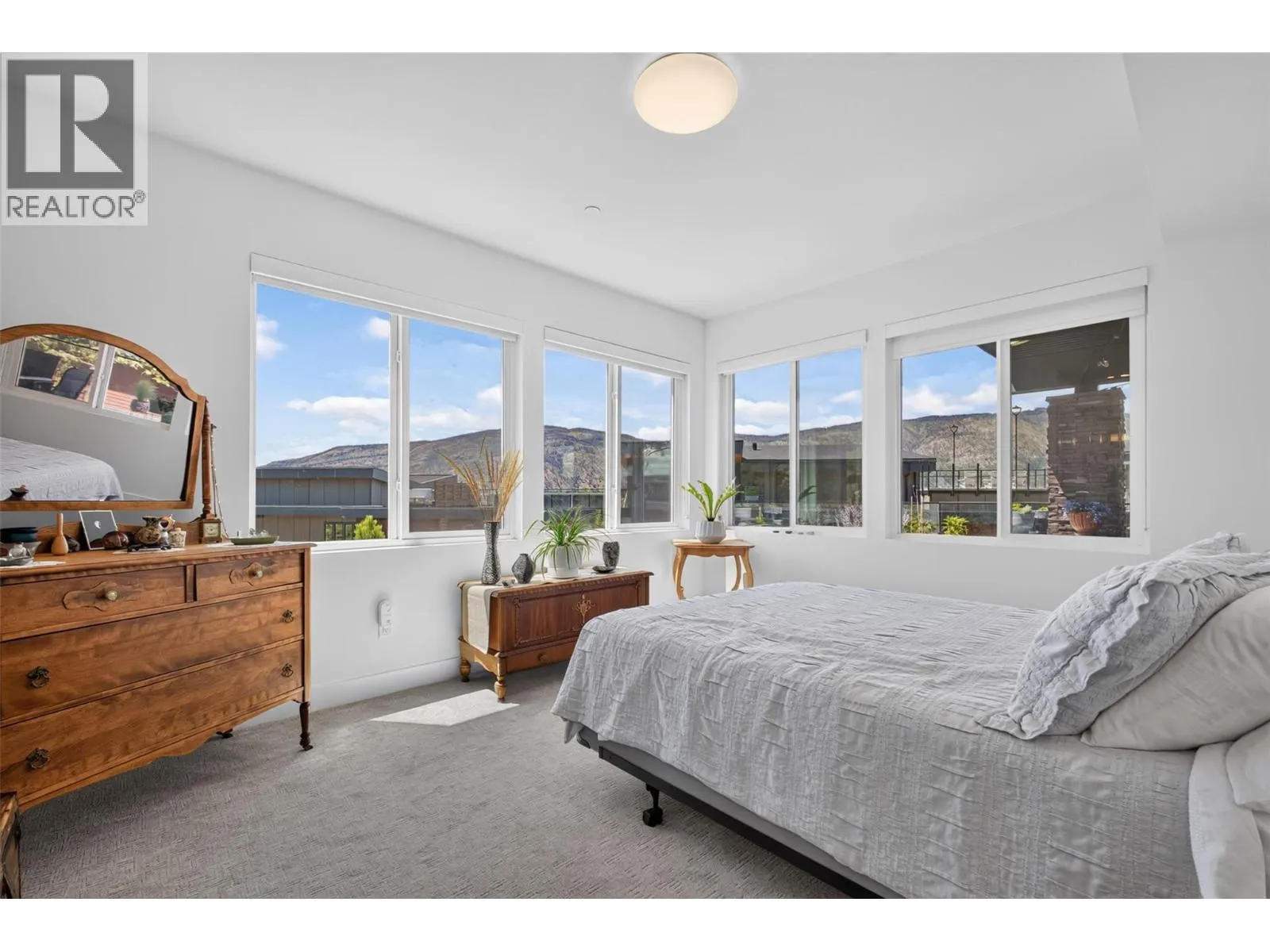 3434 Mckinley Beach Drive Unit# 101