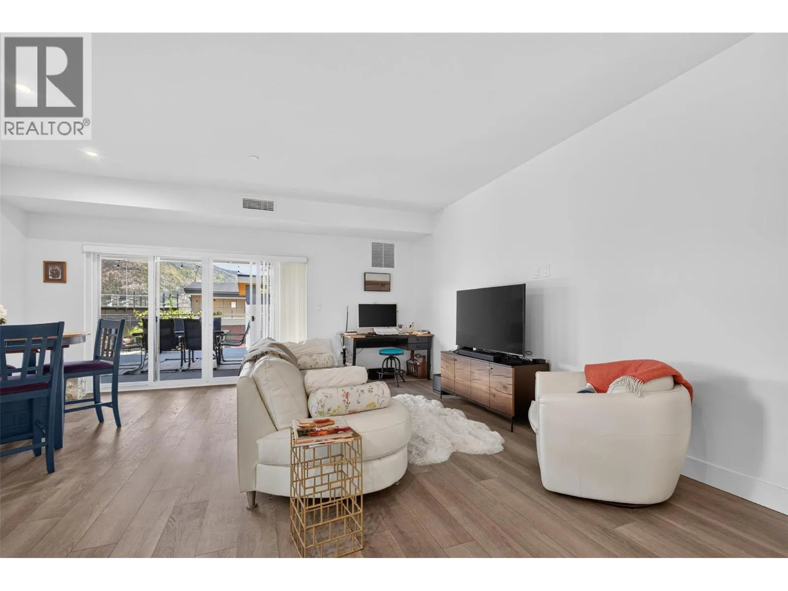 3434 Mckinley Beach Drive Unit# 101