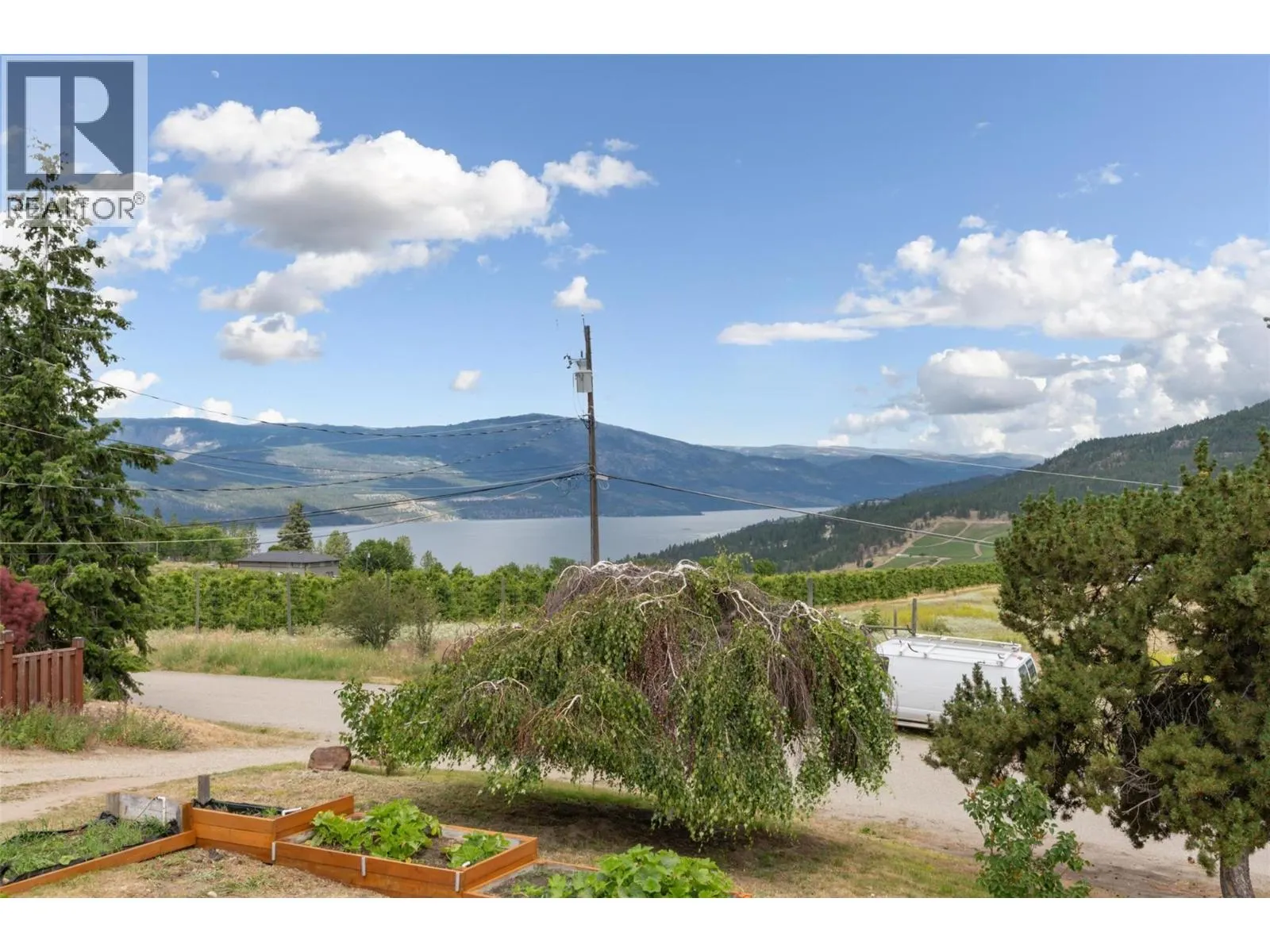 2139 Amundsen Road