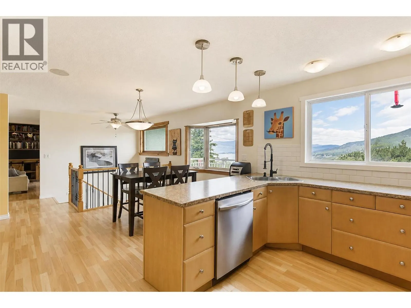 2139 Amundsen Road