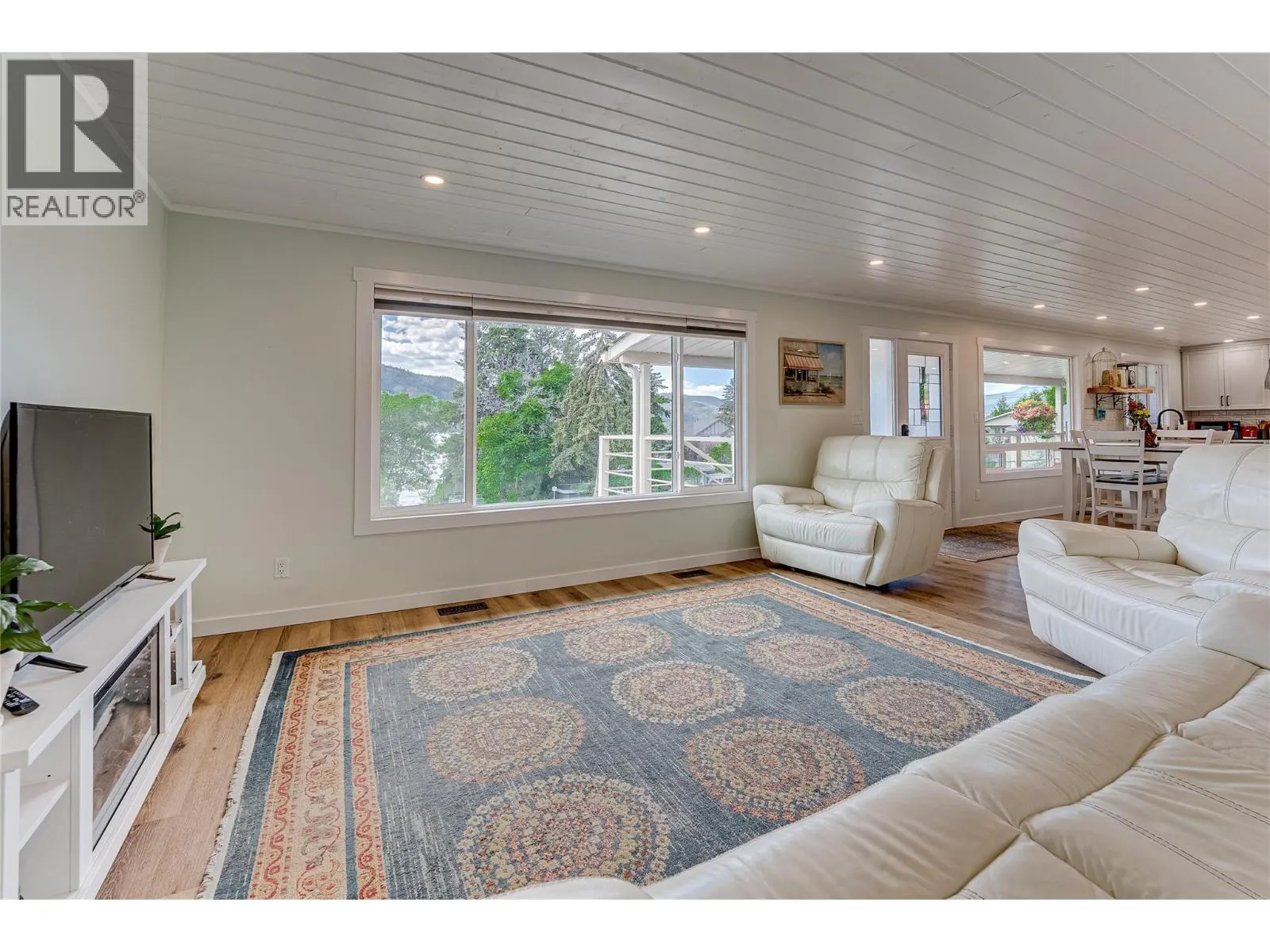 8067 Beachcomber Bay Road