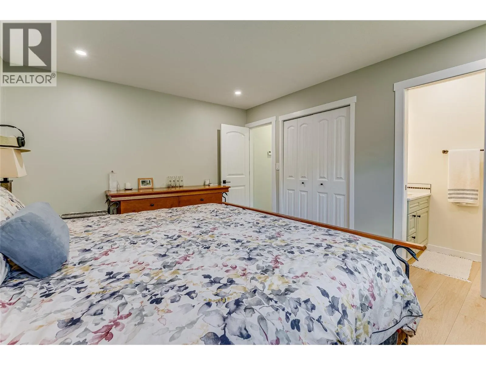 8067 Beachcomber Bay Road
