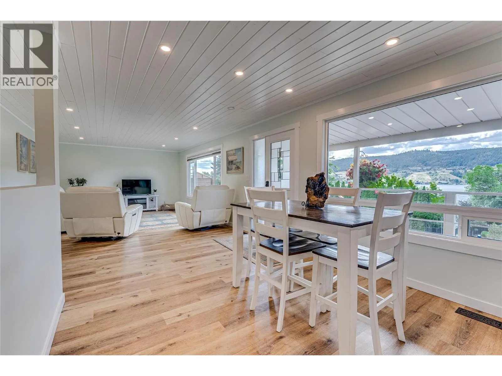8067 Beachcomber Bay Road