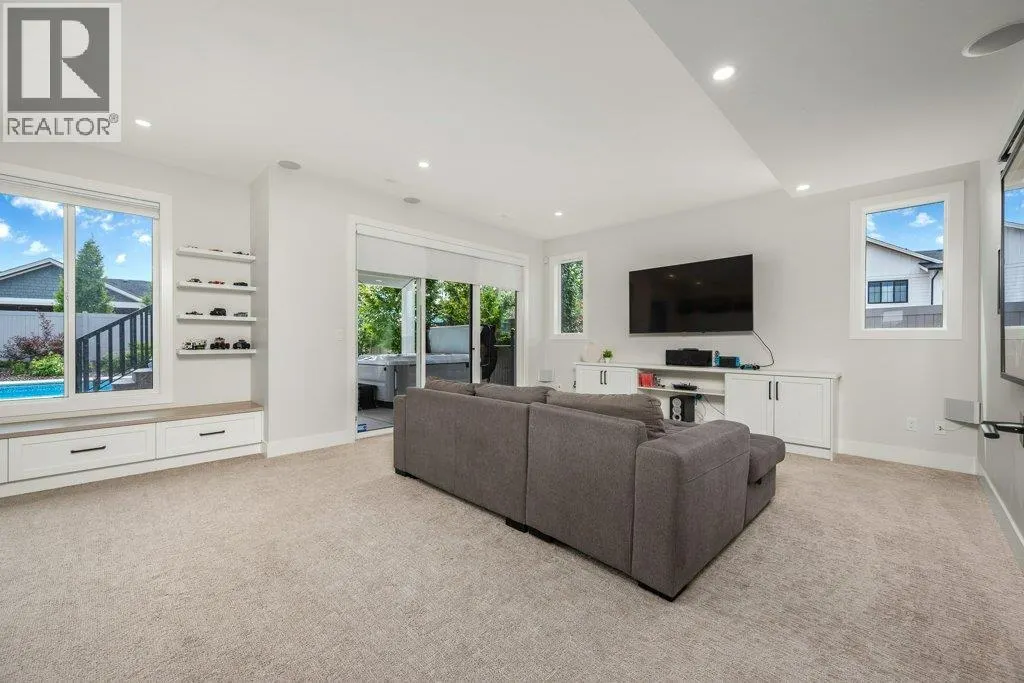 631 Mt Ida Crescent