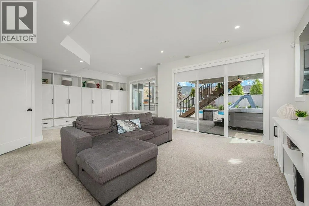 631 Mt Ida Crescent