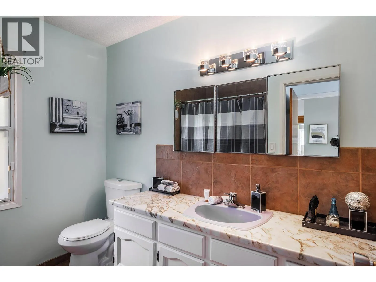 8291 Okanagan Landing Road