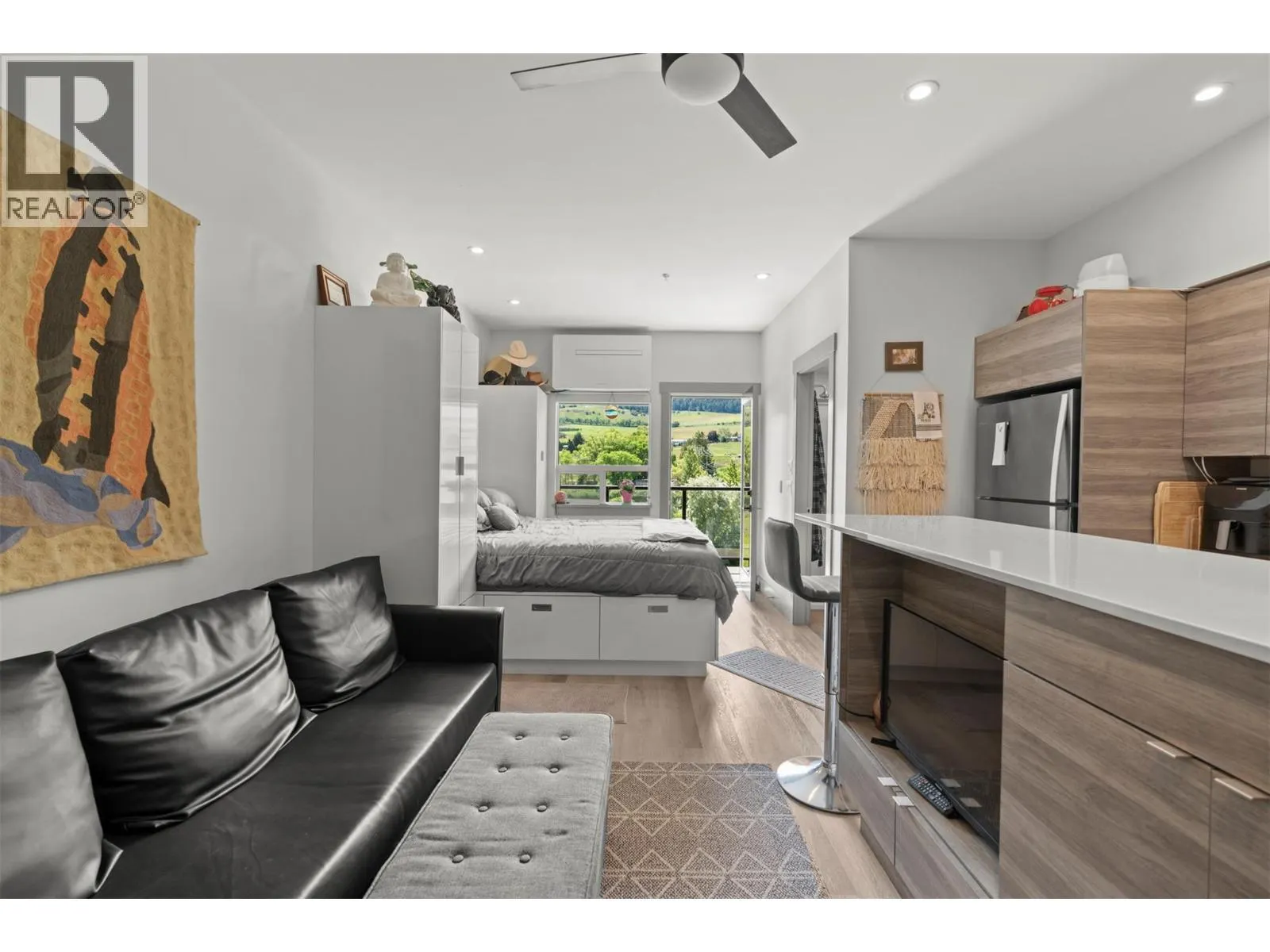 2555 Lakeshore Road Unit# 303