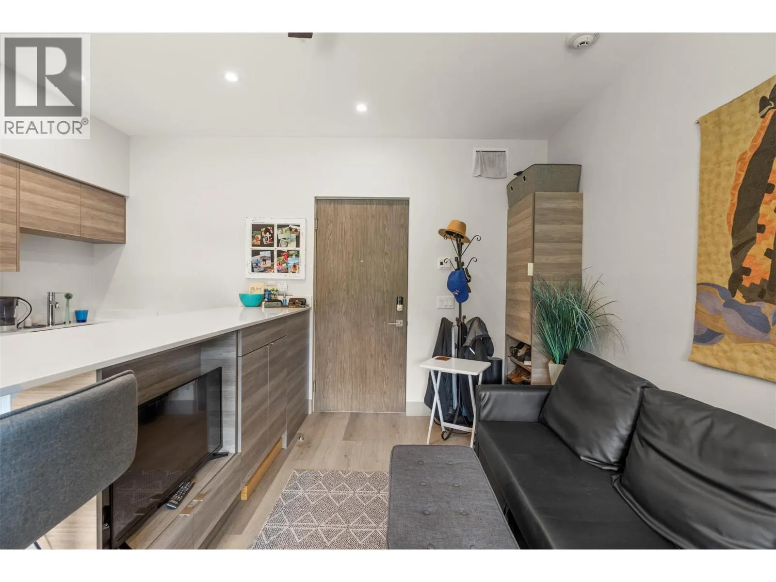 2555 Lakeshore Road Unit# 303