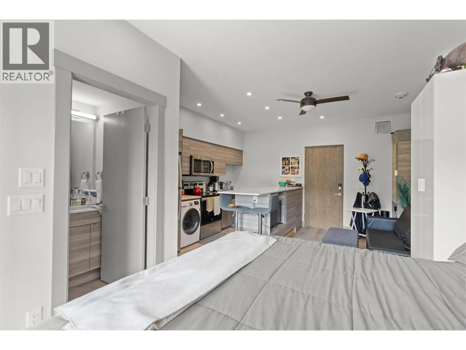 2555 Lakeshore Road Unit# 303