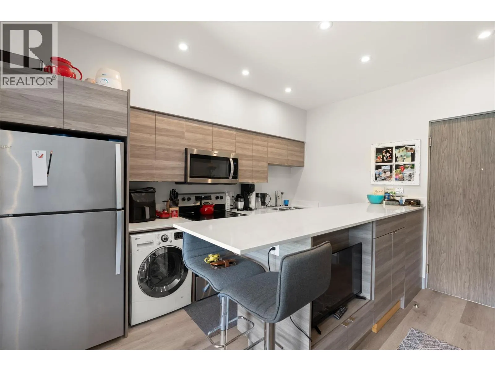 2555 Lakeshore Road Unit# 303