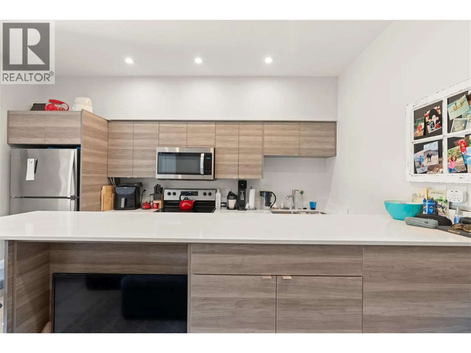 2555 Lakeshore Road Unit# 303