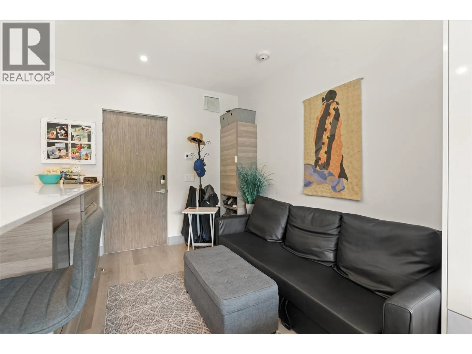 2555 Lakeshore Road Unit# 303