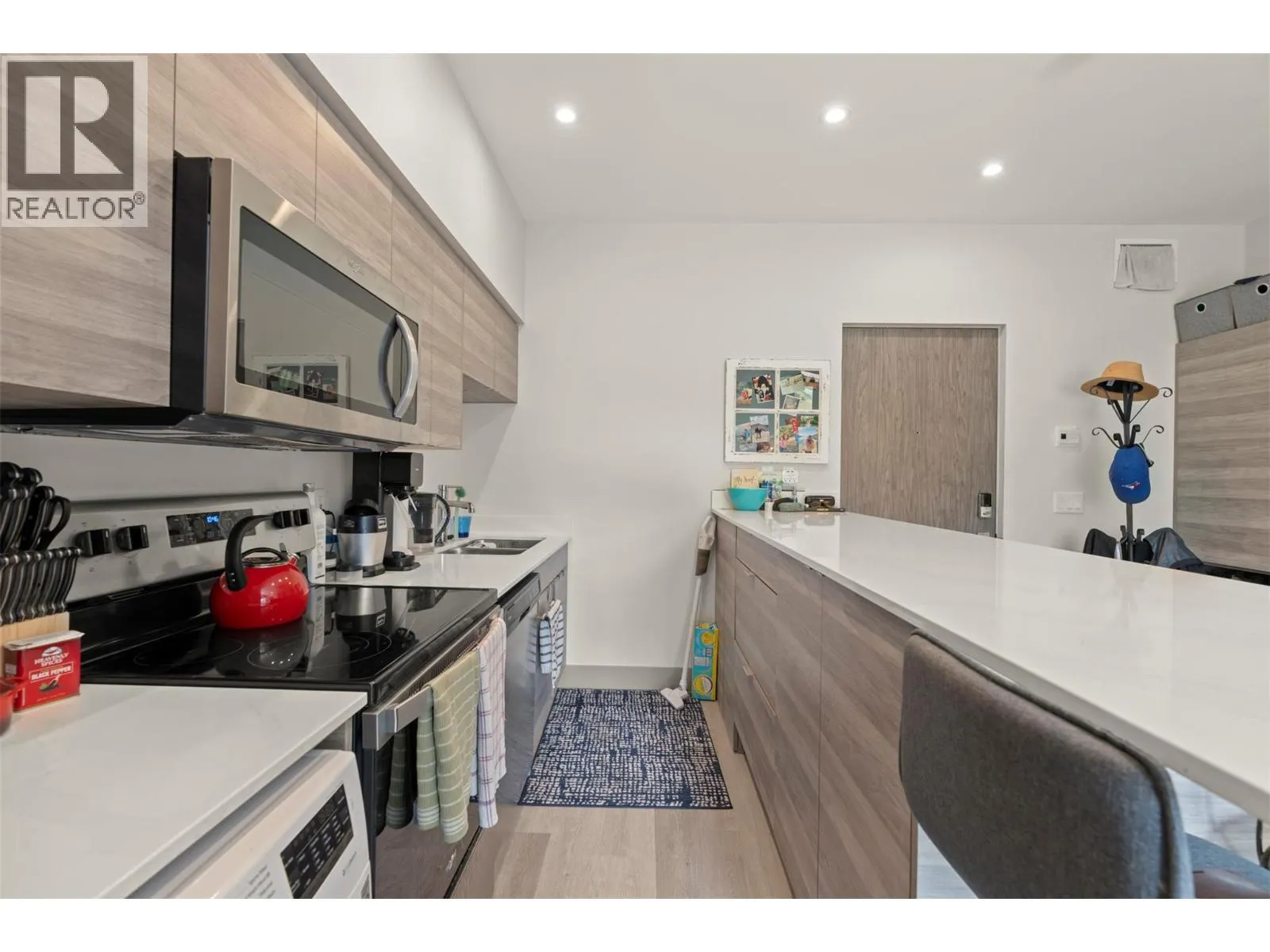 2555 Lakeshore Road Unit# 303