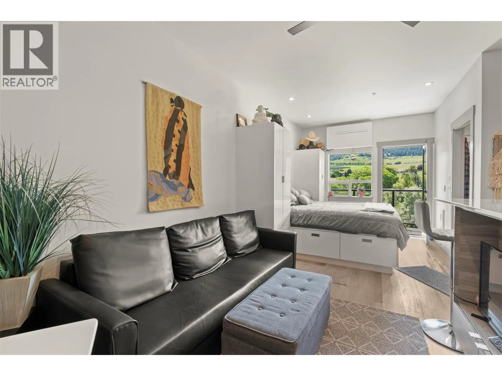 2555 Lakeshore Road Unit# 303