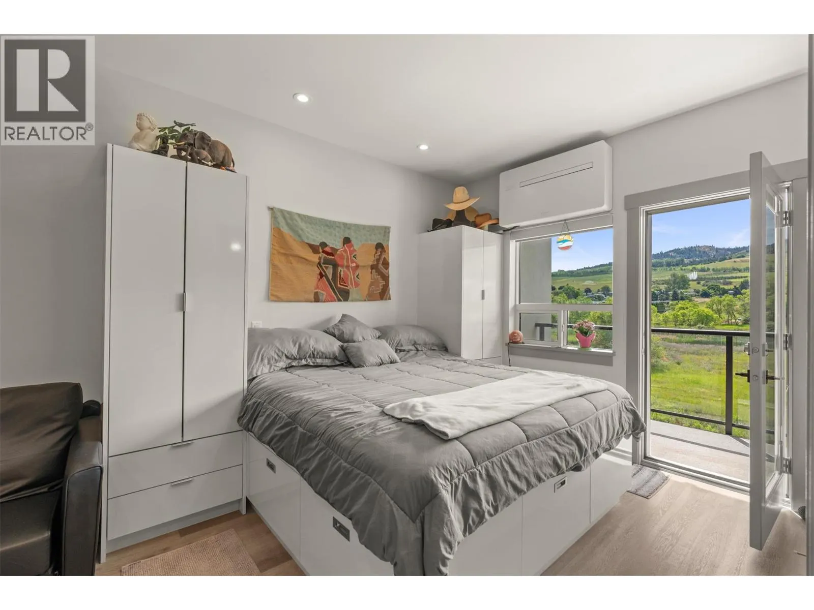 2555 Lakeshore Road Unit# 303
