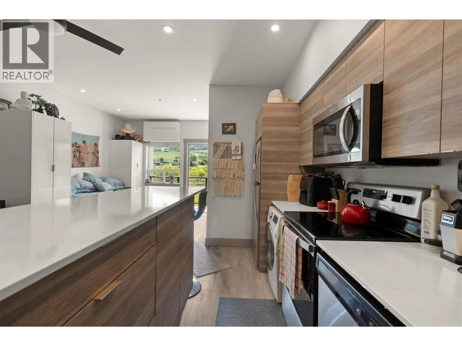 2555 Lakeshore Road Unit# 303