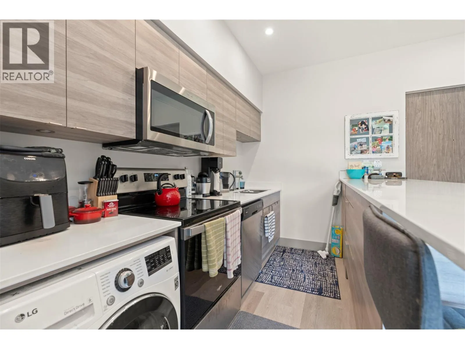 2555 Lakeshore Road Unit# 303