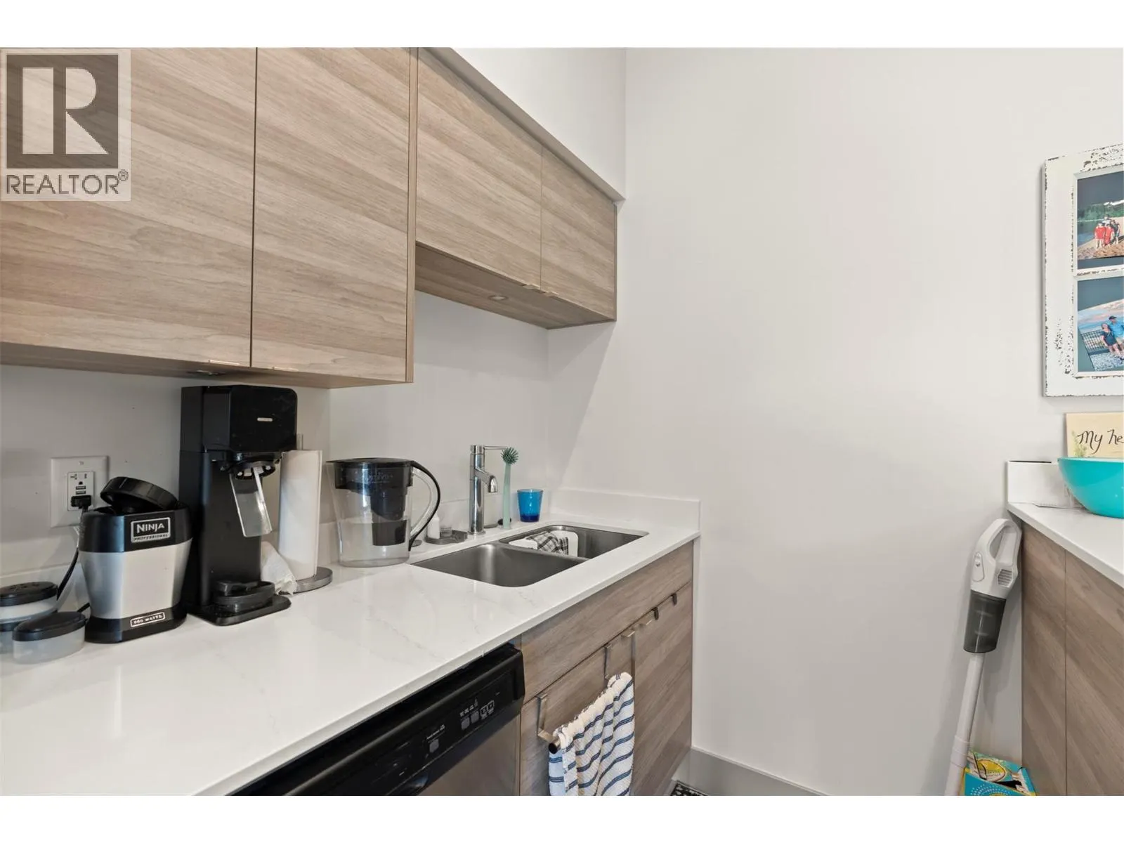 2555 Lakeshore Road Unit# 303