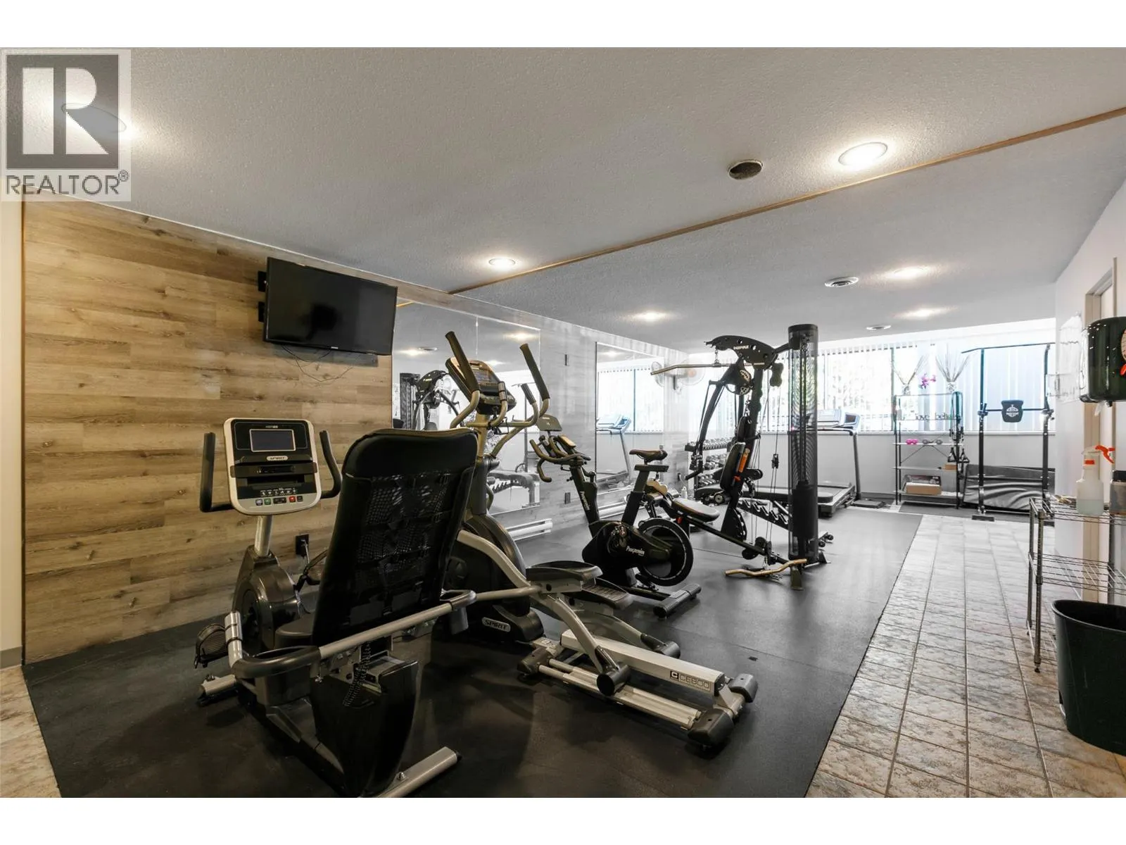 737 Leon Avenue Unit# 807