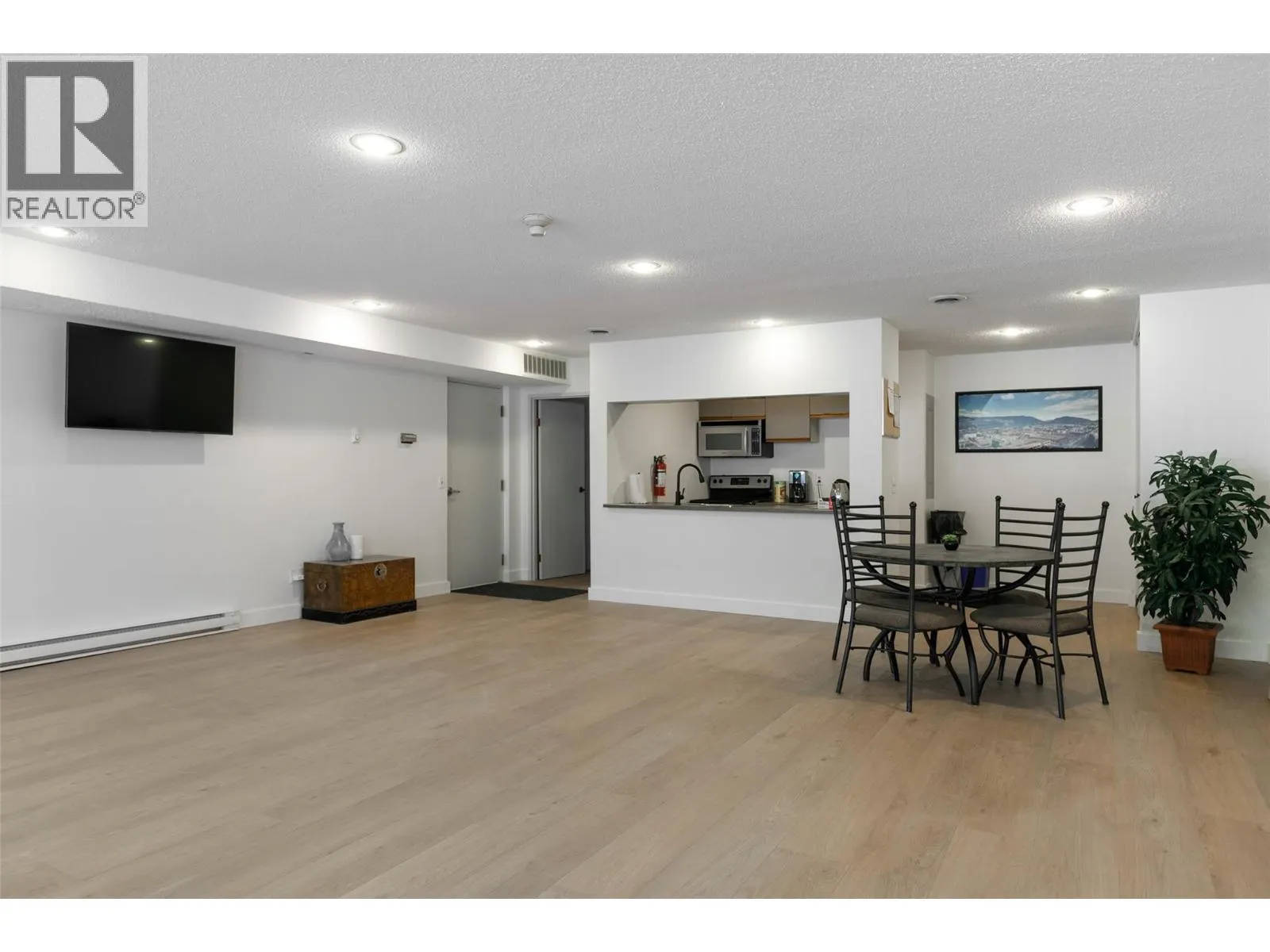 737 Leon Avenue Unit# 807