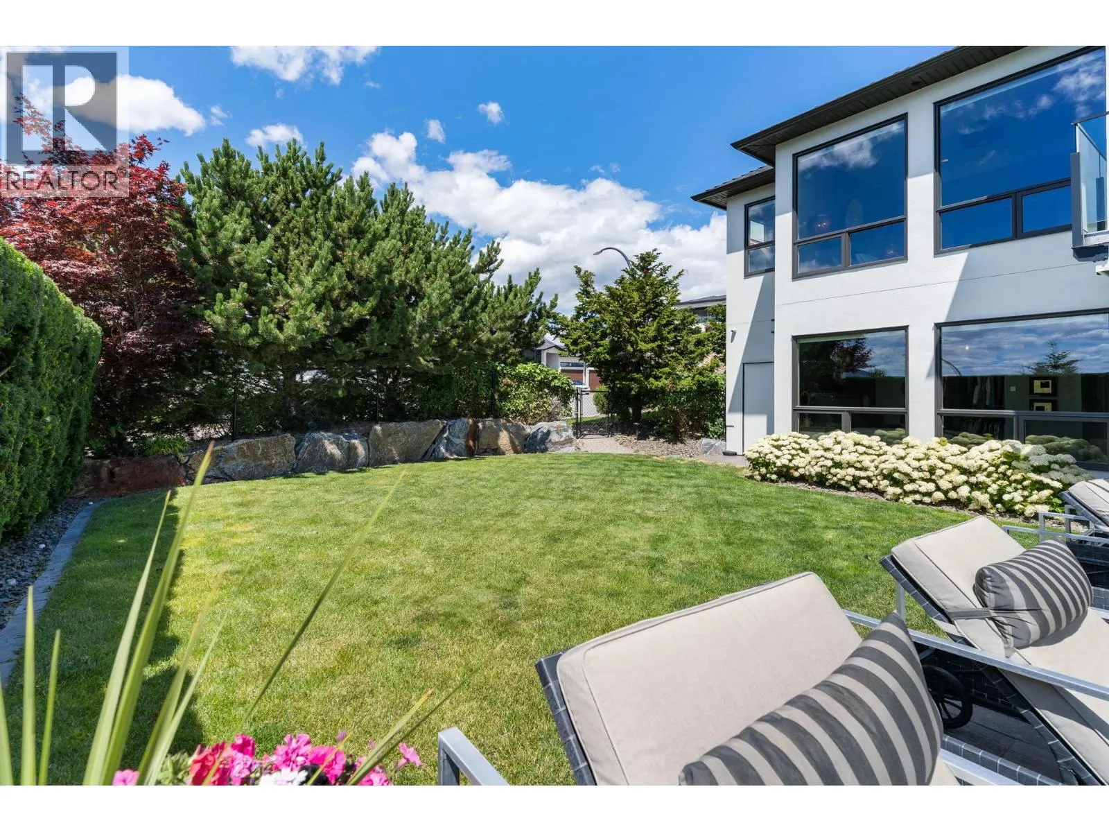 3350 Vineyard View Drive