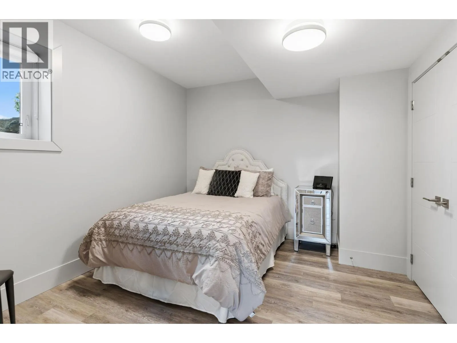 3350 Vineyard View Drive