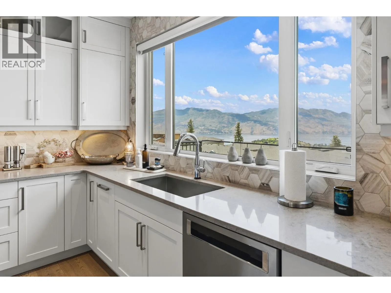 3350 Vineyard View Drive
